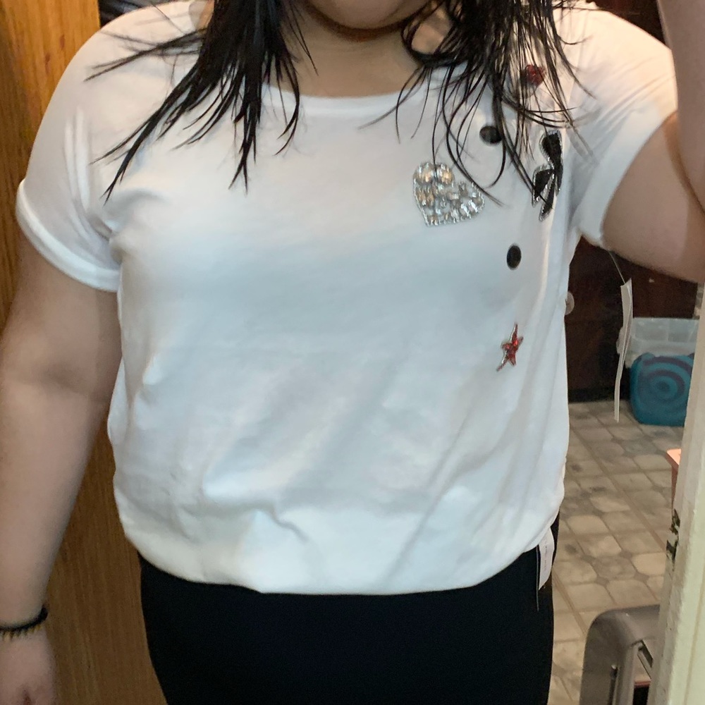 Scoop neck White T-shirt with Design - Picture 7 of 11